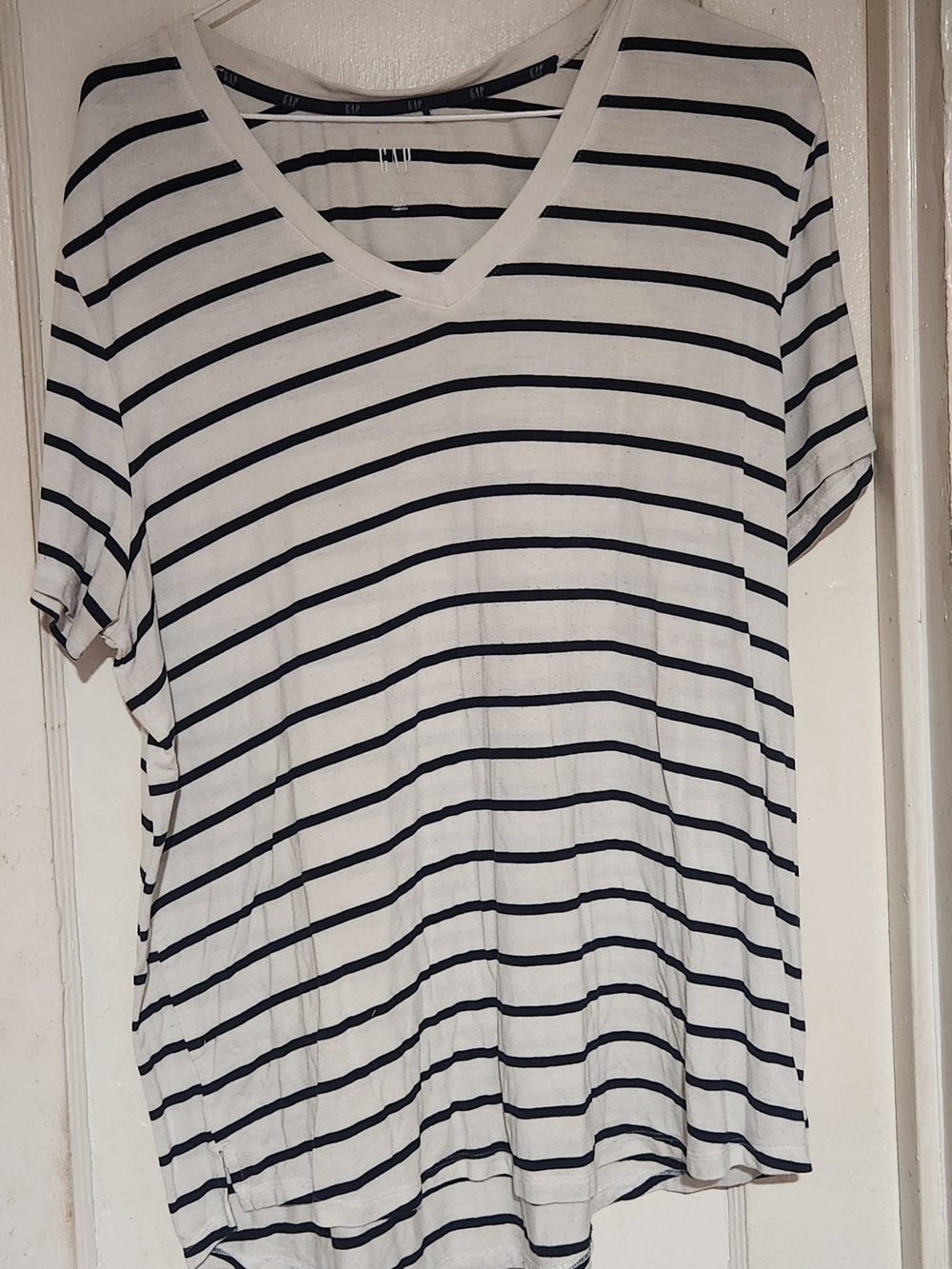 GAP Women's V-Neck Short Sleeve Tee in White and Black Stripe